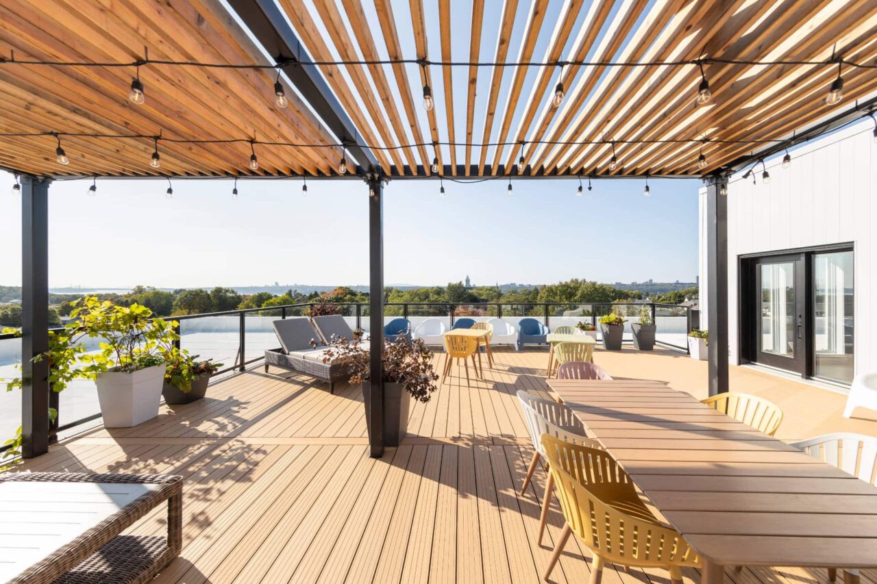 Terrasse sur le toit de l'édifice Rubis Lévis